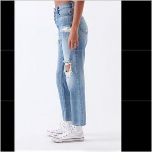 ✨Pacsun High Waisted Straight Leg Distressed Mom Jeans 24